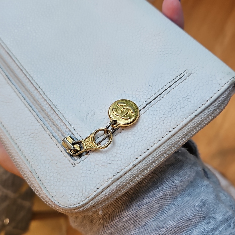 Chanel White Timeless/Classique Leather Wallet - Picture 3 of 13